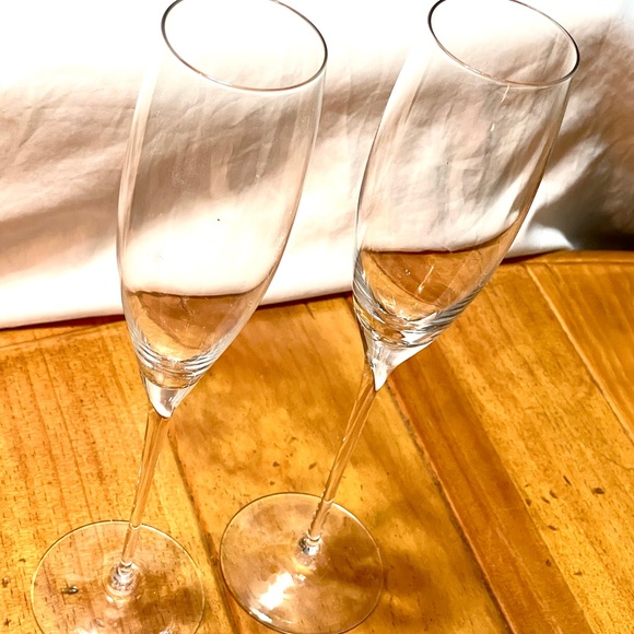 William Yeoward pair of Crystal Olympia champagne flutes. - Picture 6 of 6